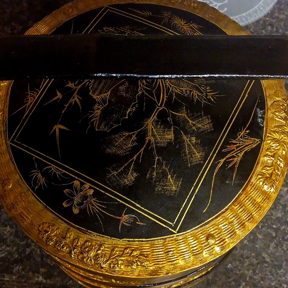 Vintage Japanese Jukabu Black and Gold Lacquered Stackable Banquet Bento Box - Picture 6 of 8